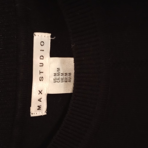 Max Studio Sweater with open stitching - Picture 3 of 3